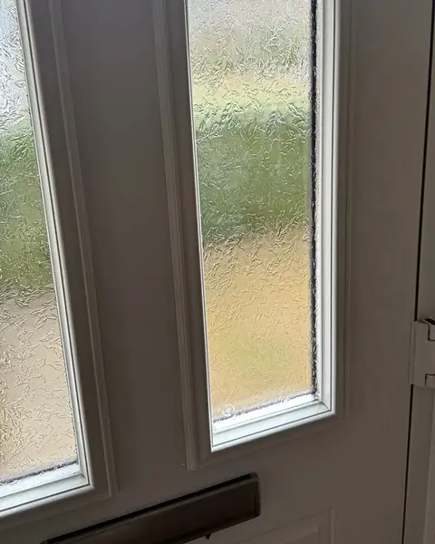 Before and after — broken glass replacement in Hythe, by Restoration Glazing